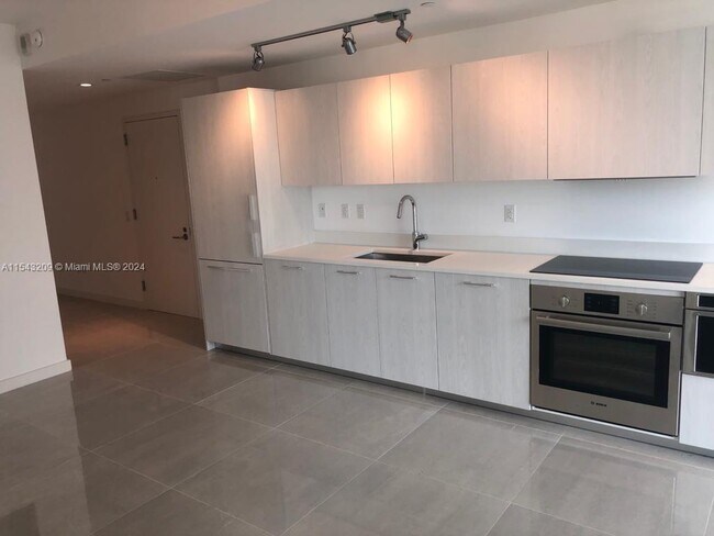 Foto del edificio - 501 NE 31st St