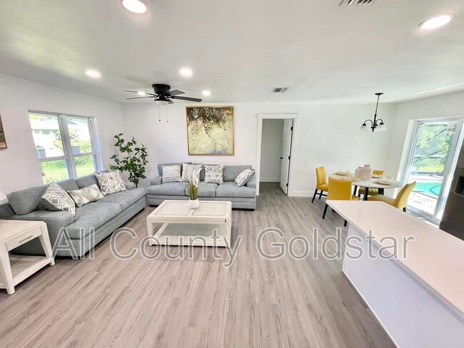 Foto del edificio - 4128 Durant St
