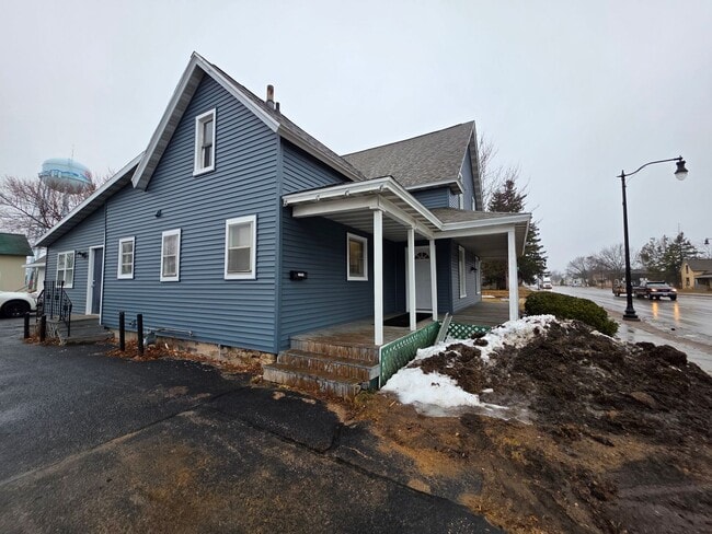 Building Photo - 1353 W Grand Ave