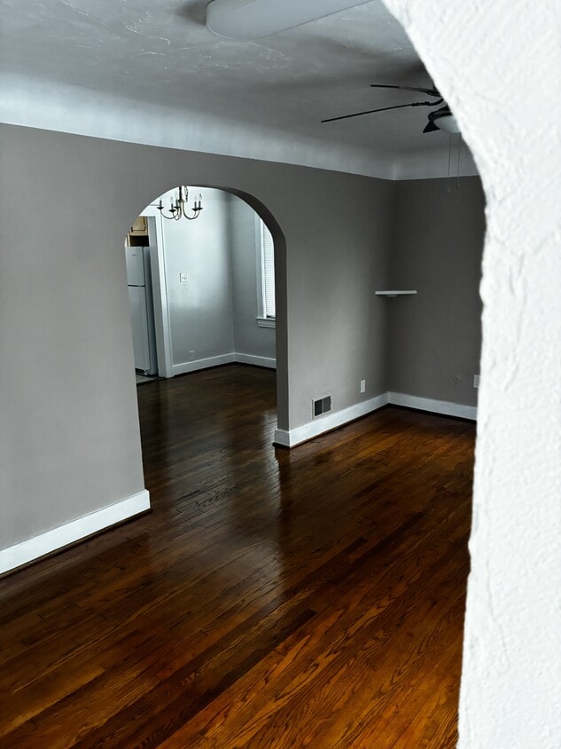 Building Photo - 85 E Strathmore Ave