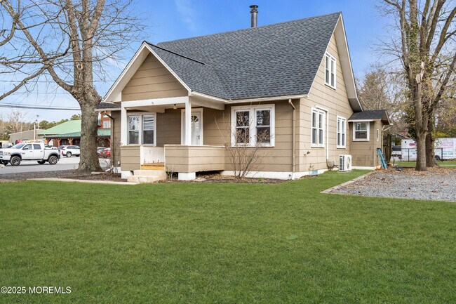 Foto del edificio - 2061 Lakewood Rd