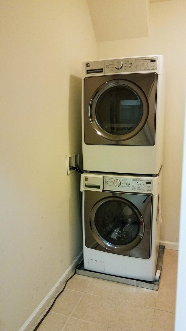 170 Clocktower Dr Unit 5304, Waltham, MA 02452 Condo for Rent in Waltham, MA