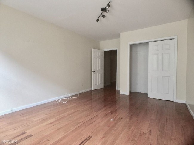 Building Photo - 723 W 177th St
