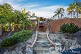 Building Photo - 2440 Los Alisos Dr