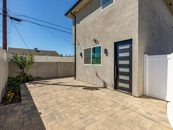 Building Photo - 12748 Blythe St