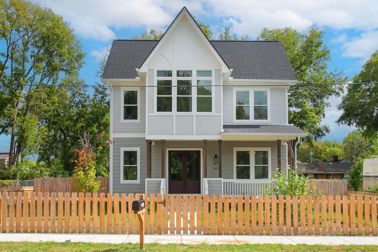 Photo - 1611 Century St-