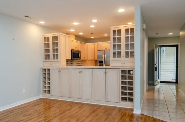 Building Photo - 309 N Cardinal Dr