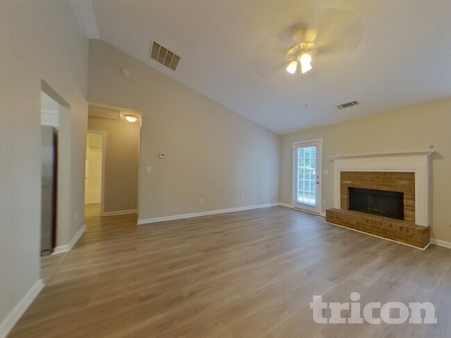 Foto del edificio - 82 Nashport Ln