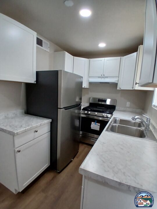 Foto del edificio - 305 N Lake Ave