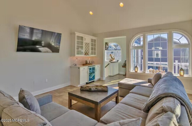 Foto del edificio - 32 Silver Beach Rd