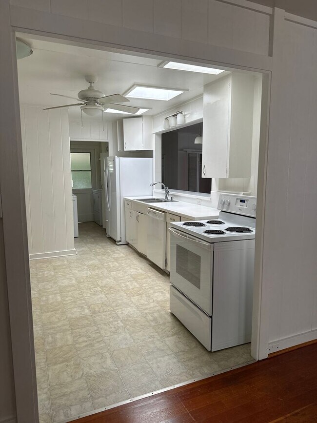 Foto del edificio - Makaikoa Street - near Kahala - 3 bedroom single family home