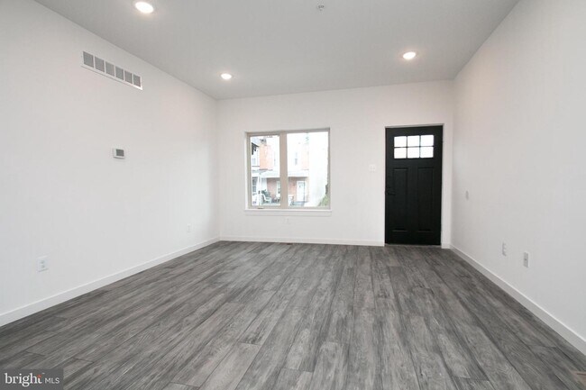 Building Photo - 5027 Aspen St