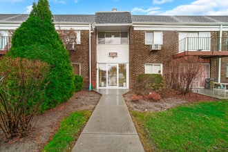 Building Photo - 10361 Dearlove Rd