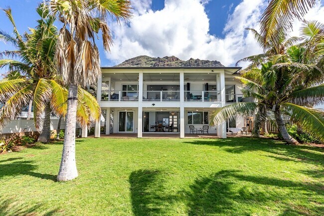 Foto del edificio - Furnished Luxury Ocean Front Estate in Waianae with Old Hawaii rural setting- 3 Bedrooms x 3 Bath...