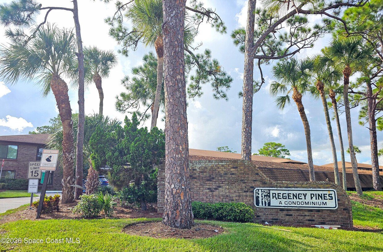 Foto del edificio - 1515 Huntington Ln