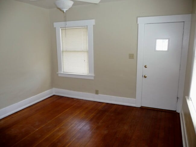 Building Photo - 119 N Mountain Ave