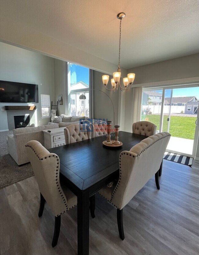 Foto del edificio - 4597 Hollycomb Dr