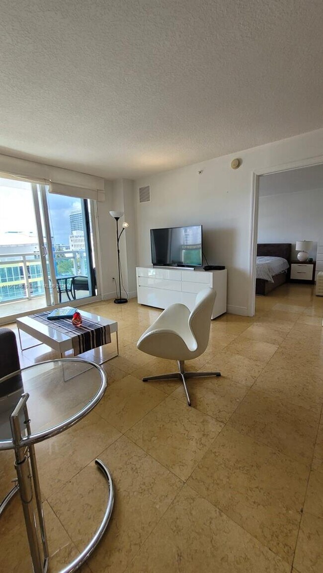 Building Photo - 6917 Collins Ave