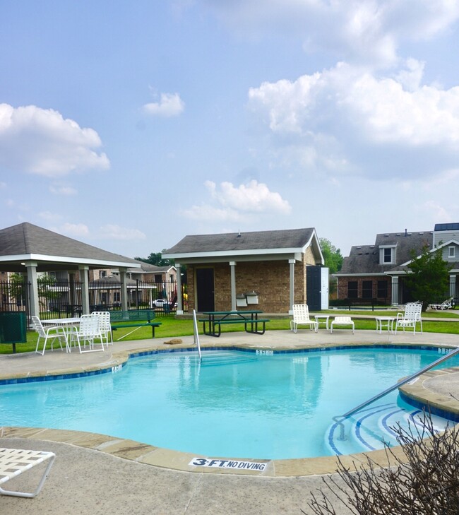 Piscina. - Heritage Park/Lakeview Park Apartments