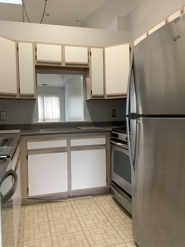 Building Photo - 825 Spring Lake Dr