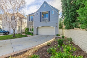 Building Photo - 23810 Bayview Ct