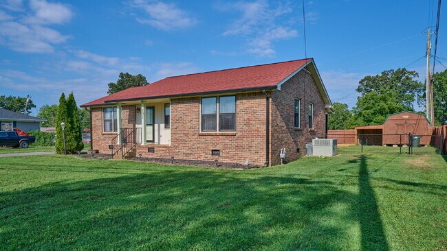 Foto del edificio - For Rent: 3BR, 1BA, fenced yard