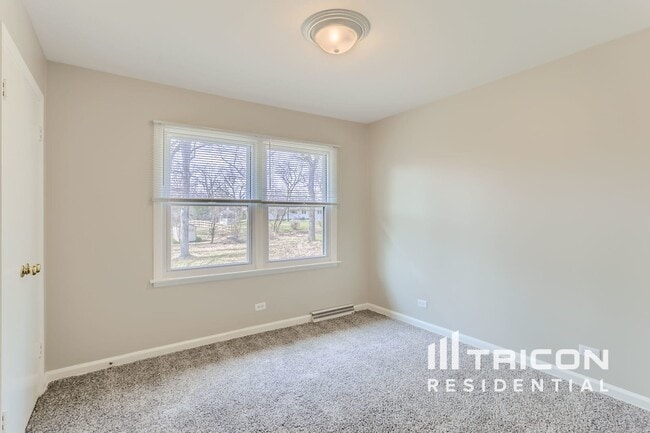 Building Photo - 7221 Red Oak Dr
