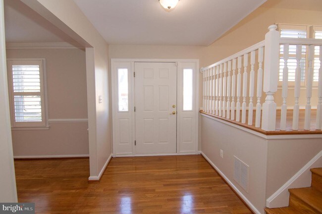 Building Photo - 6923 Poppy Dr