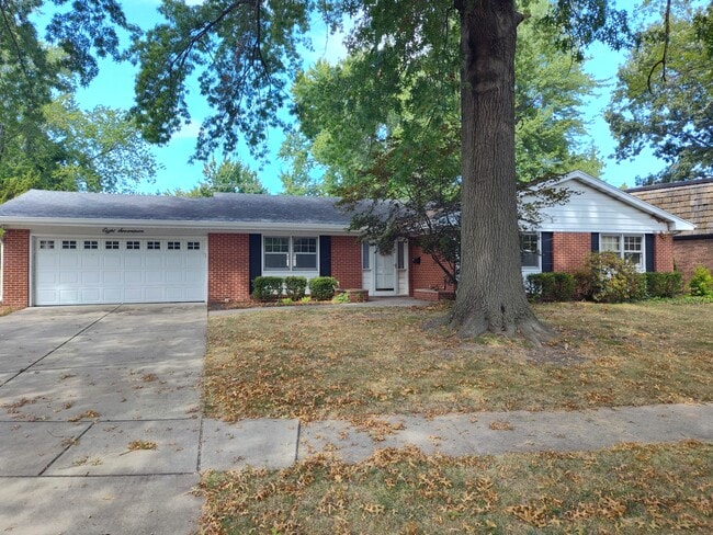 Building Photo - 817 Kenyon Dr