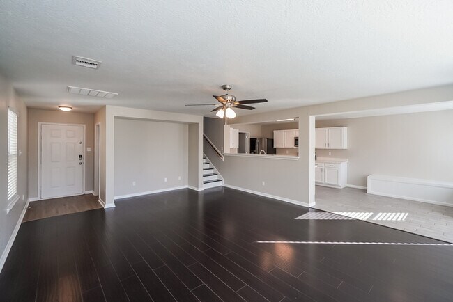 Building Photo - 3 Bedroom Home with Fenced Backyard in Cypress