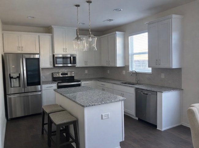 Building Photo - 2402 Fitts Dr