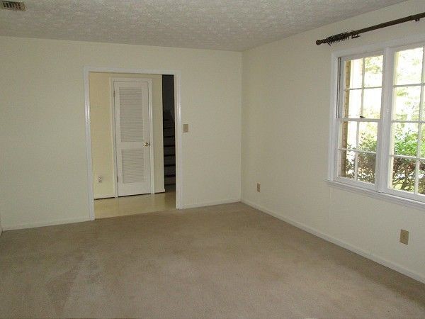 Building Photo - 3182 Falconhurst Dr SW