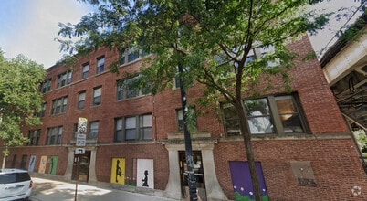 Building Photo - 1047 W Montrose Ave
