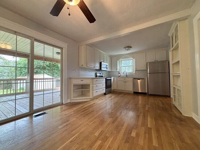 Foto del edificio - Get on over to Glendale!