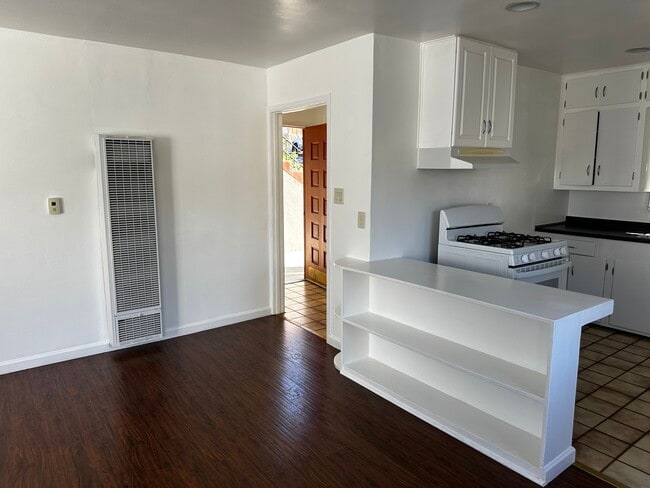 Building Photo - 5003 Aldama St