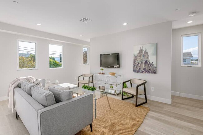 Foto del edificio - 5335 Homeside Ave