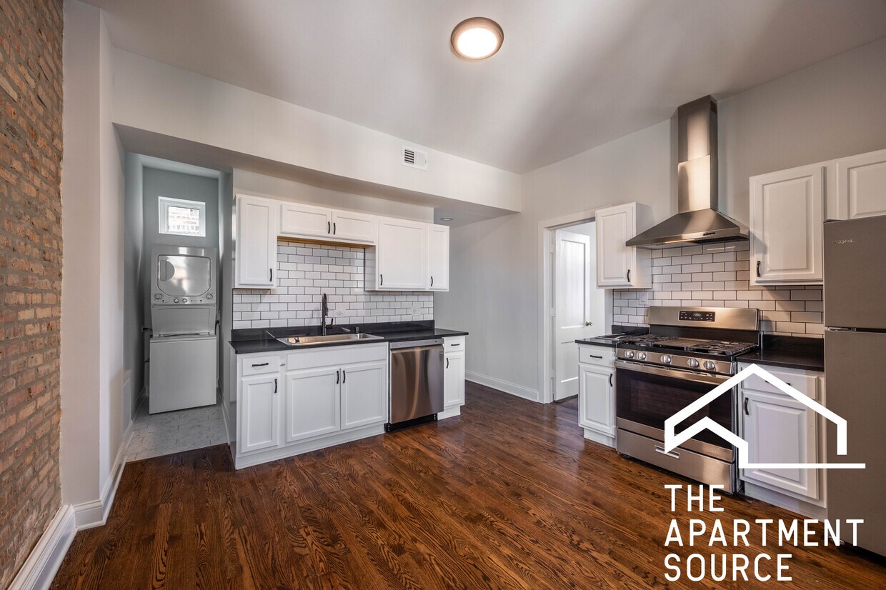 Foto principal - 2842 W Augusta Blvd