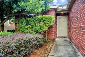 Building Photo - 615 Salma Ct