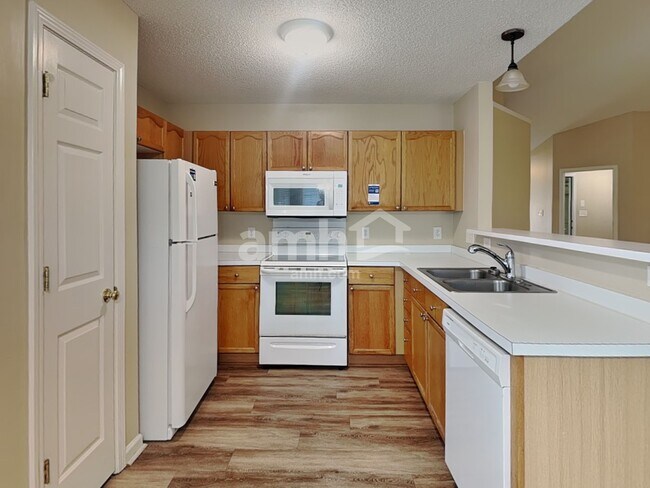 Foto del edificio - 4832 Asherton Pl NW