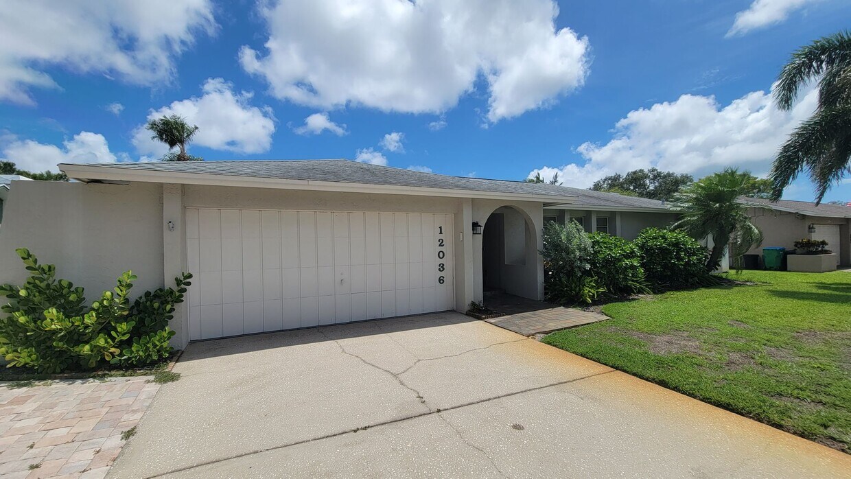 Foto principal - 3/2/2 Seminole Home with Pool