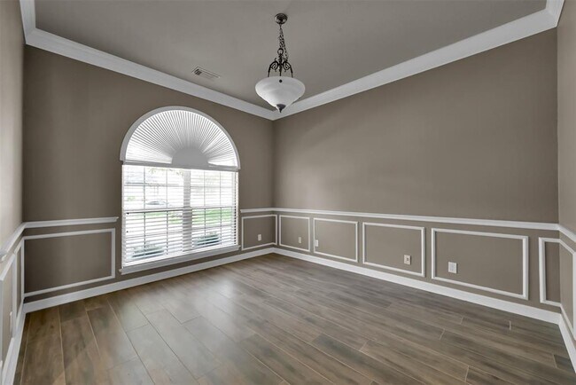Building Photo - 3062 Lake Island Dr