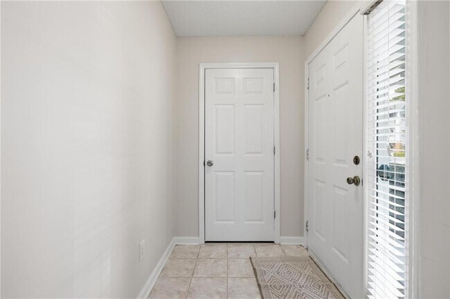 Foto del edificio - 701 Vinings Forest Ln