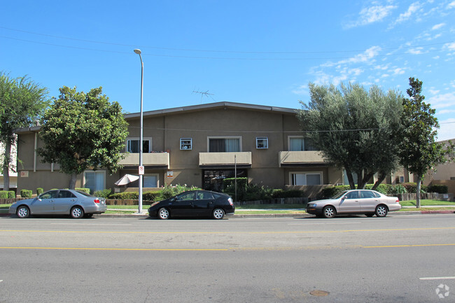 18631 Burbank Blvd. - 18631 Burbank Blvd
