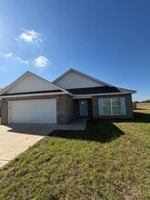 Building Photo - 562 Gritney Rd