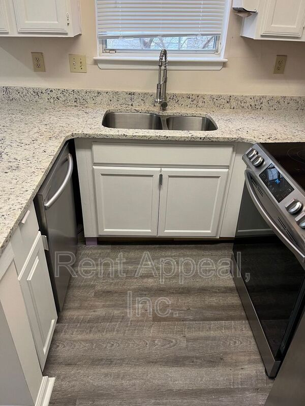 Foto del edificio - 1025 Rock Creek Ln