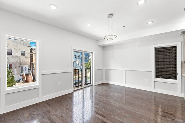 Building Photo - 66 Poplar St