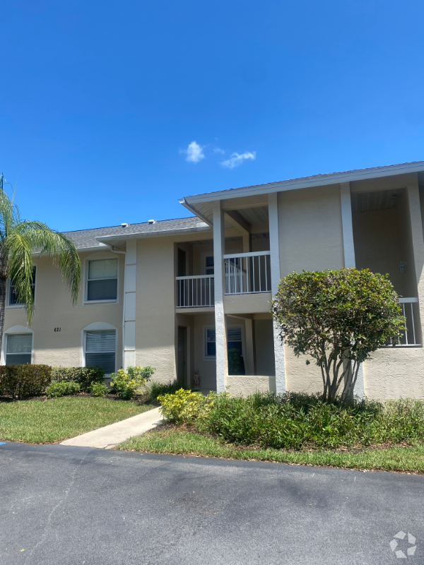 Building Photo - 621 Squire Cir