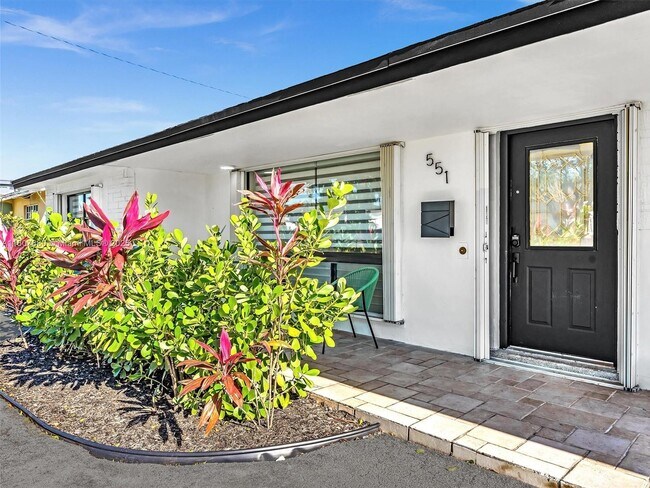 Foto del edificio - 551 Crescent Dr