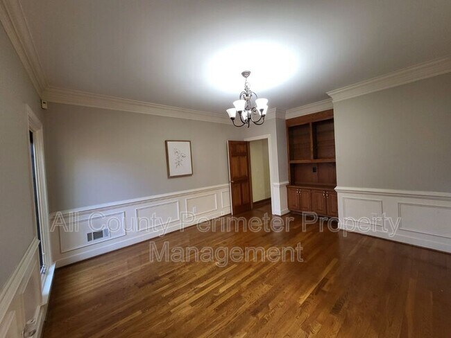 Foto del edificio - 2438 Kings Arms Dr