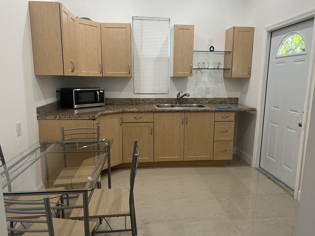 Foto del edificio - 1412 SW 82nd Ct